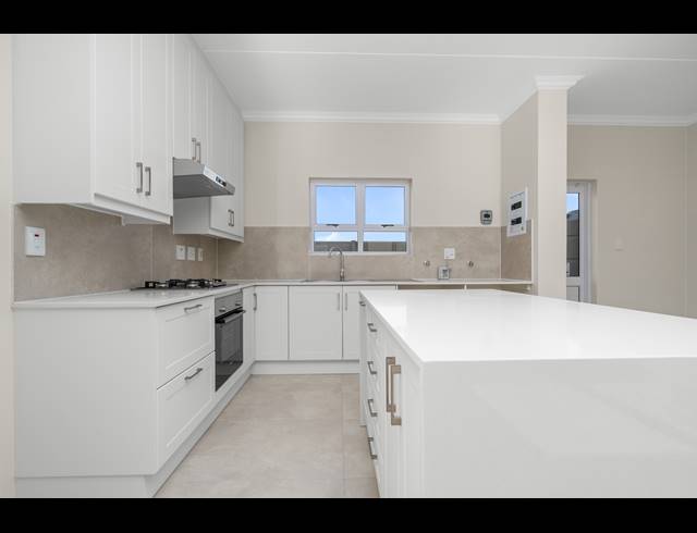 3 BEDROOM TOWNHOUSE TO LET IN SUNNINGDALE